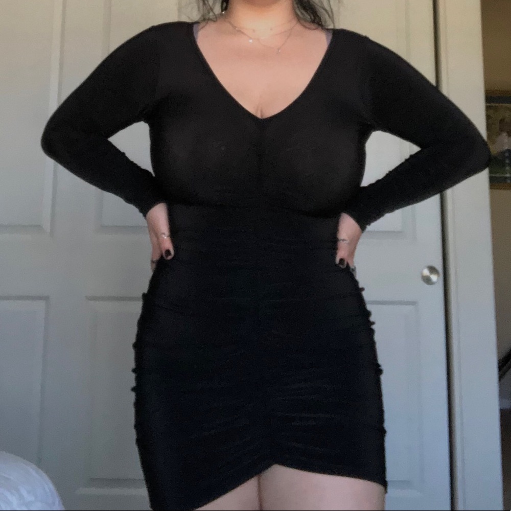 black bodycon dress